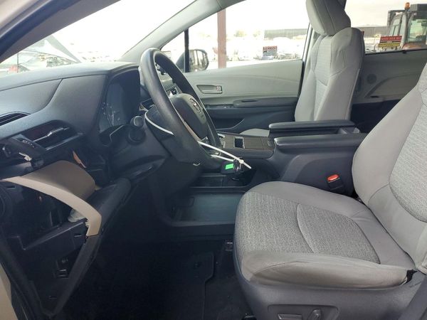 2021 TOYOTA SIENNA LE
