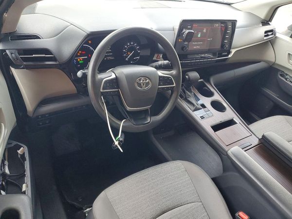 2021 TOYOTA SIENNA LE