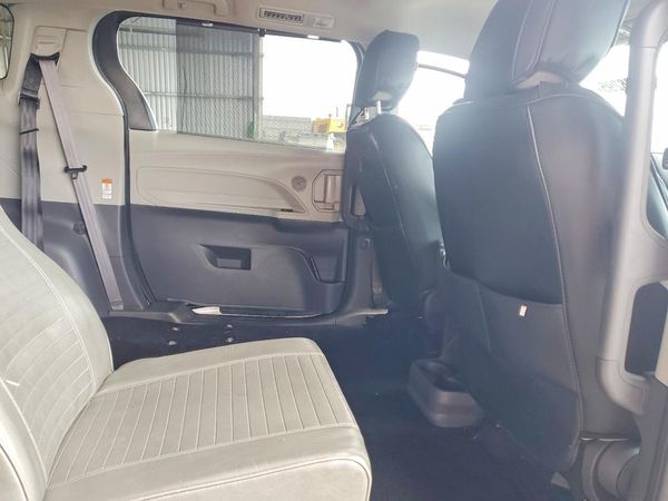2021 TOYOTA SIENNA LE