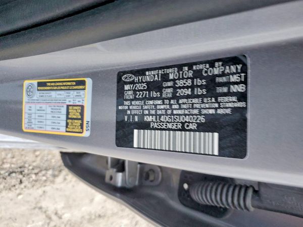 2025 HYUNDAI ELANTRA SE