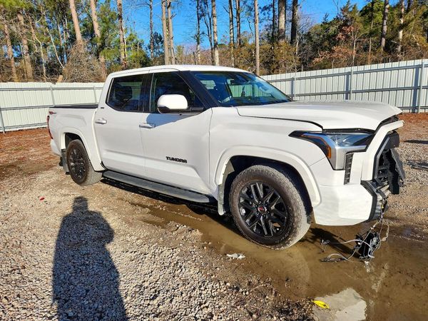 2022 TOYOTA TUNDRA SR5
