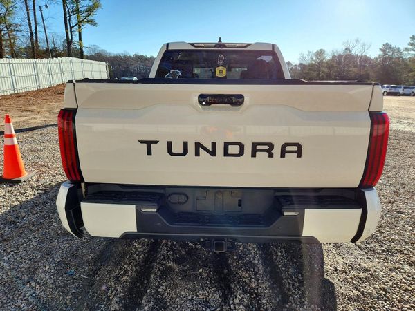 2022 TOYOTA TUNDRA SR5