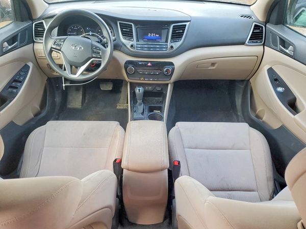 2017 HYUNDAI TUCSON SE (no options)