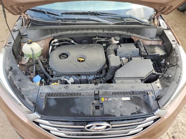 2017 HYUNDAI TUCSON SE (no options)