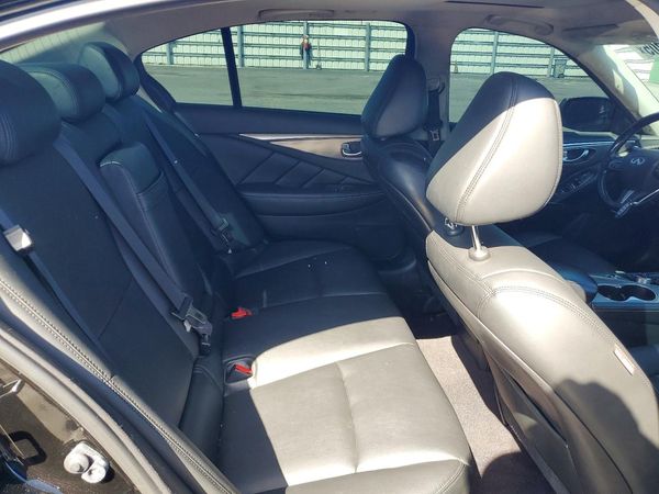 2015 INFINITI Q50