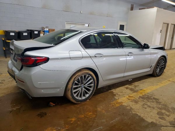 2021 BMW 530