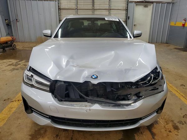 2021 BMW 530