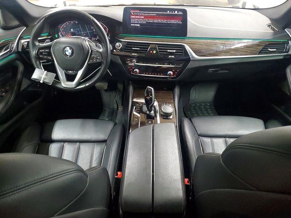 2021 BMW 530