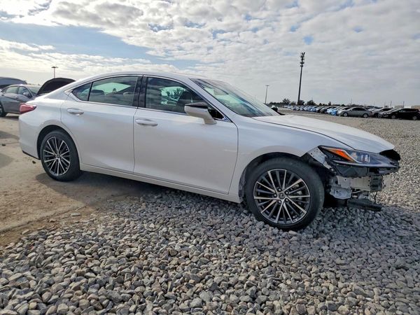 2025 LEXUS ES
