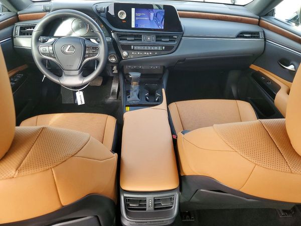 2025 LEXUS ES