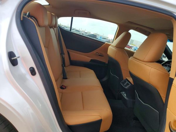 2025 LEXUS ES