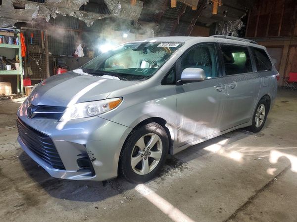 2018 TOYOTA SIENNA
