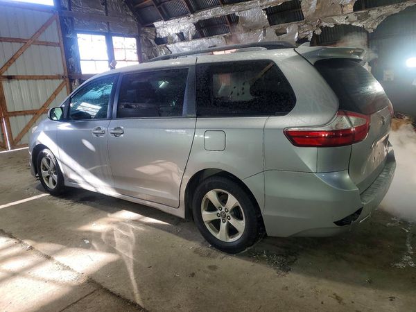 2018 TOYOTA SIENNA
