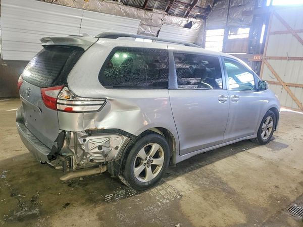 2018 TOYOTA SIENNA