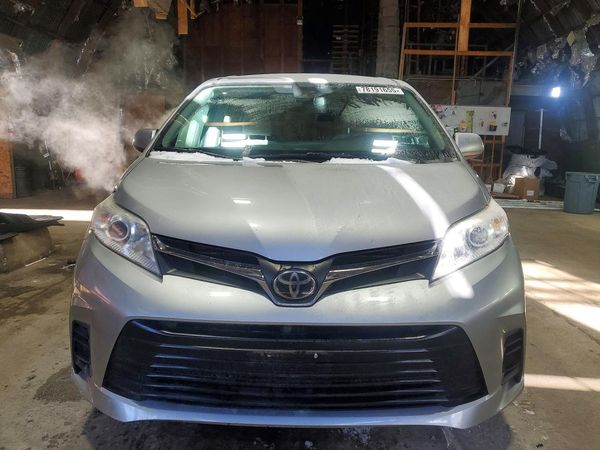 2018 TOYOTA SIENNA