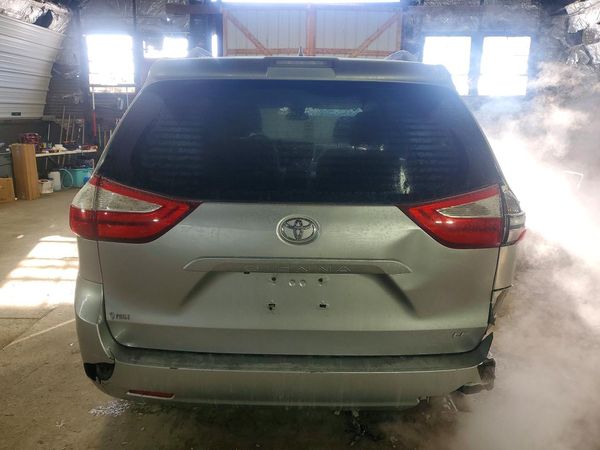 2018 TOYOTA SIENNA