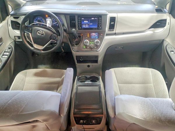 2018 TOYOTA SIENNA