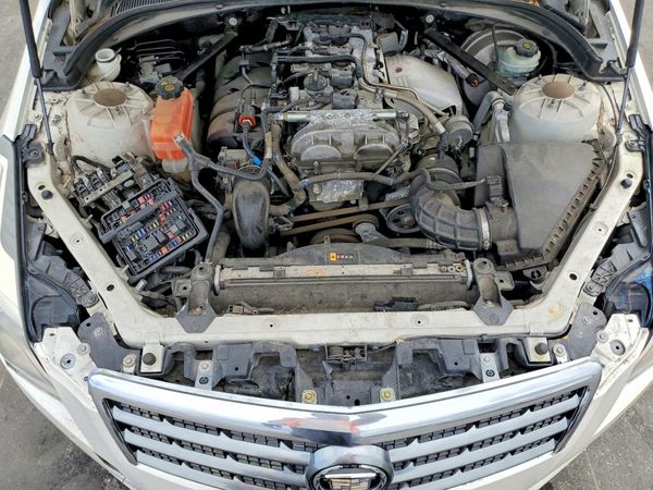 2014 CADILLAC ATS Luxury — Engine bay