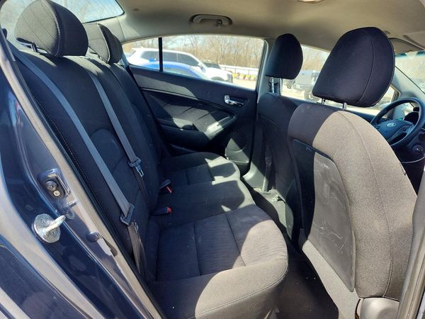 2016 KIA FORTE GL (Middle-Low Grade)