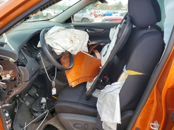2019 NISSAN ROGUE — DENT