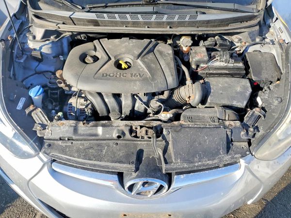2016 HYUNDAI ELANTRA — Engine bay