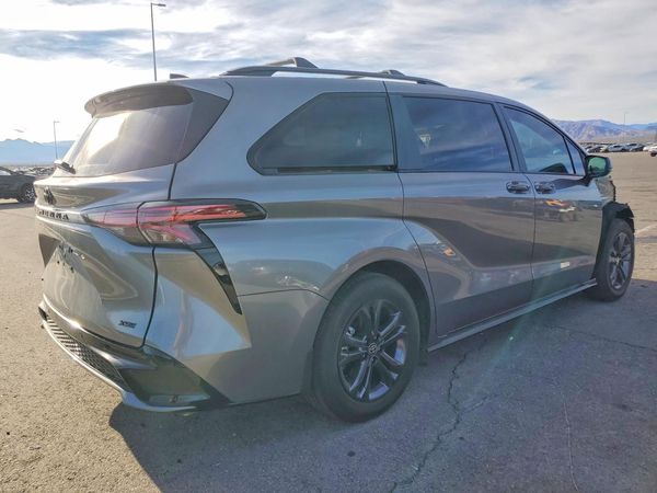 2026 TOYOTA SIENNA XSE
