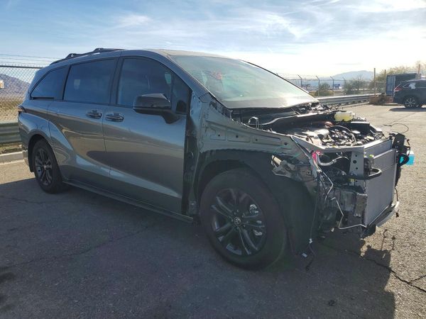 2026 TOYOTA SIENNA XSE