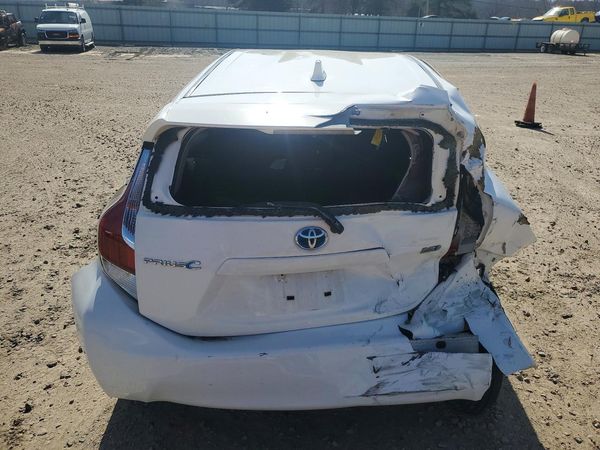 2016 TOYOTA PRIUS