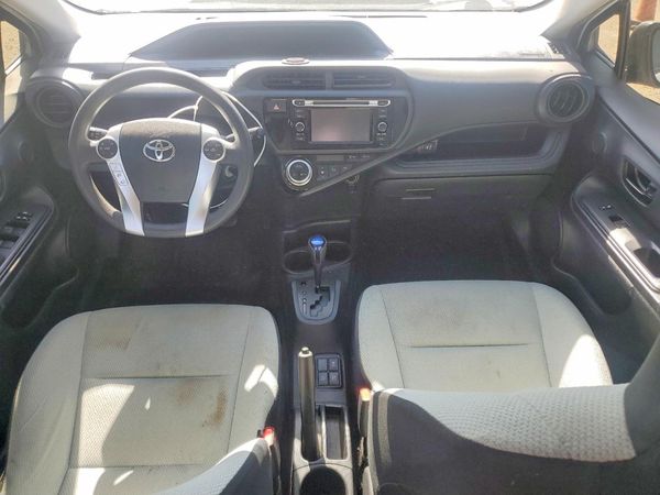 2016 TOYOTA PRIUS