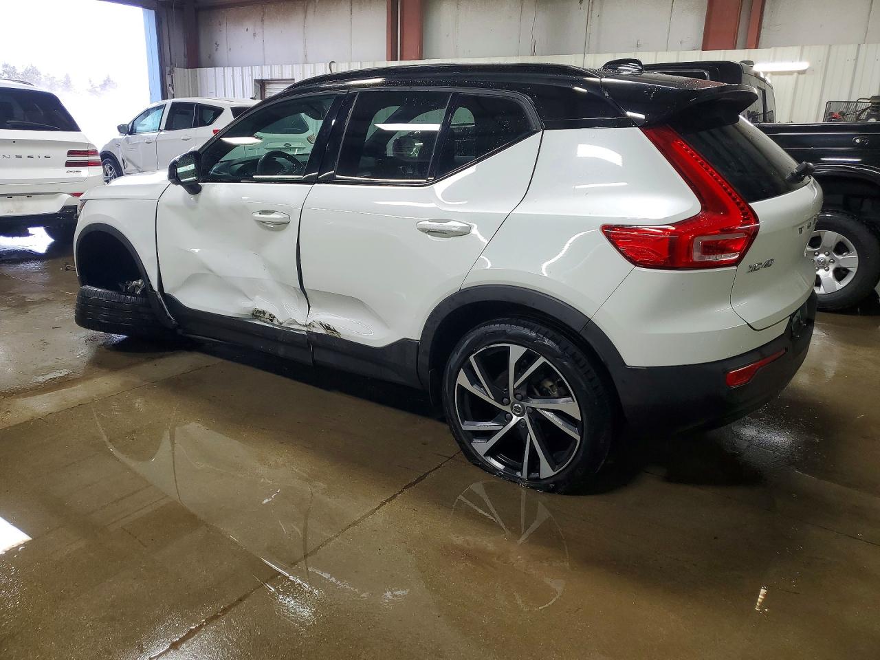 2021 VOLVO XC40 R-Design