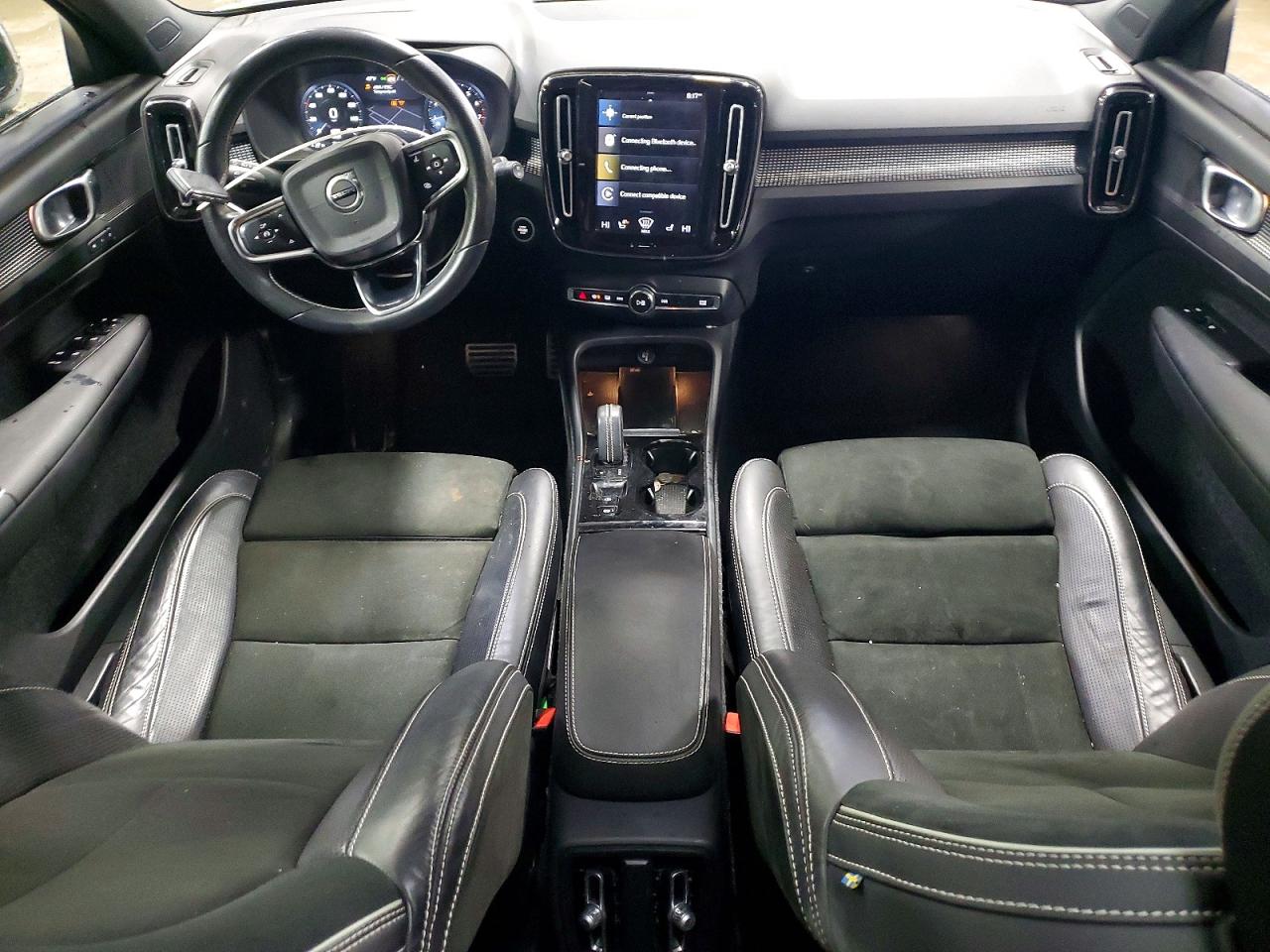 2021 VOLVO XC40 R-Design