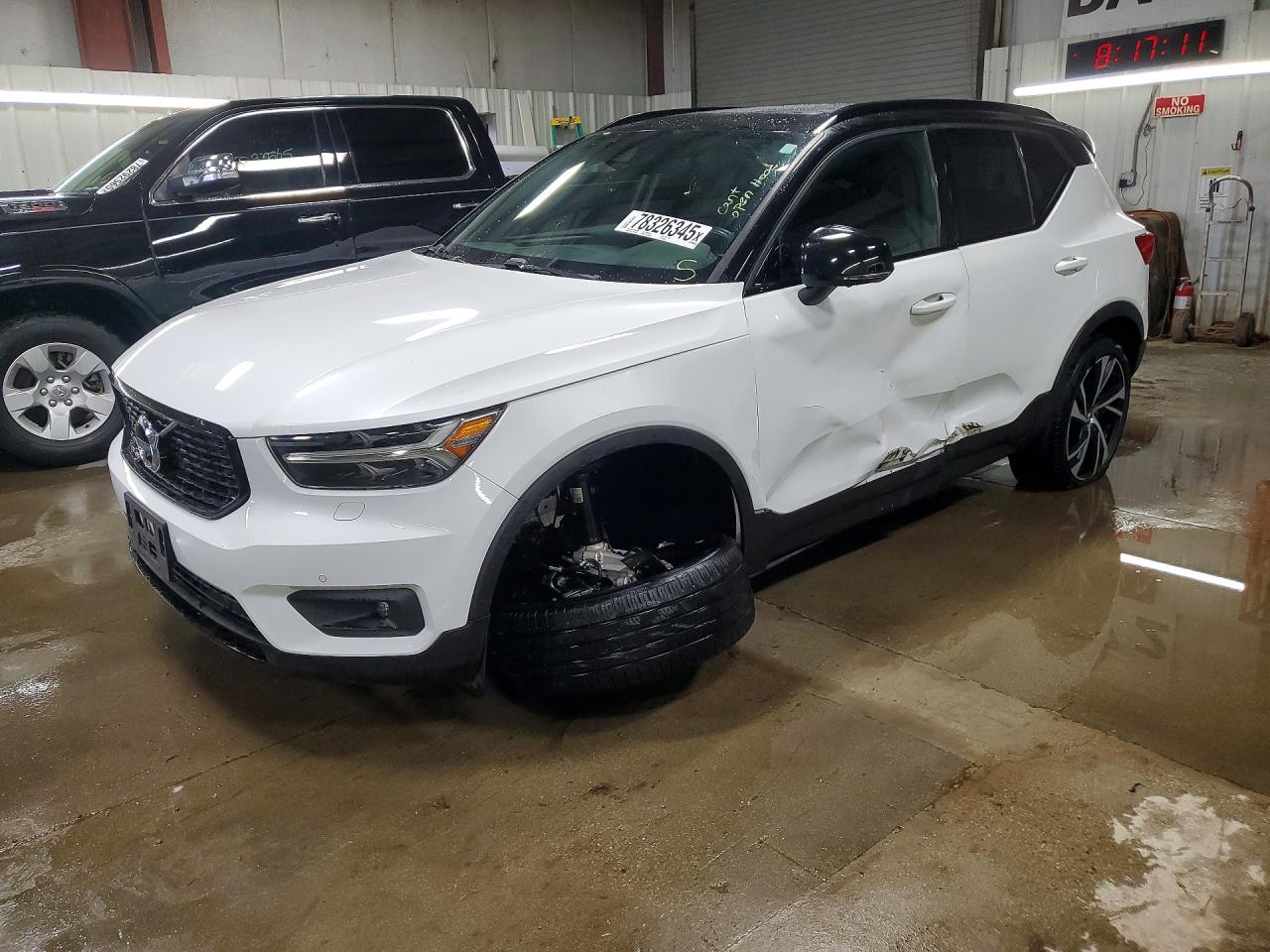 2021 VOLVO XC40 R-Design