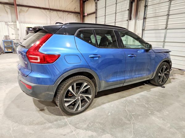 2020 VOLVO XC40 R-Design