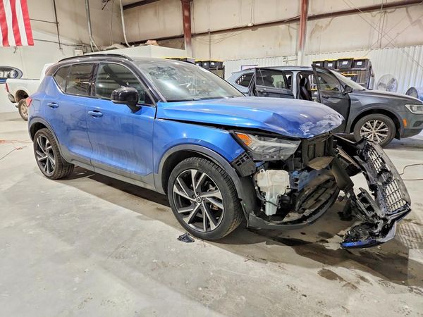 2020 VOLVO XC40 R-Design