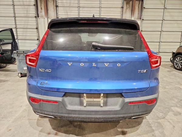 2020 VOLVO XC40 R-Design