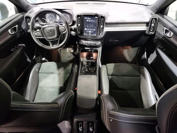 2020 VOLVO XC40 R-Design