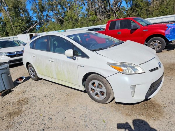 2015 TOYOTA PRIUS — Passenger 3/4