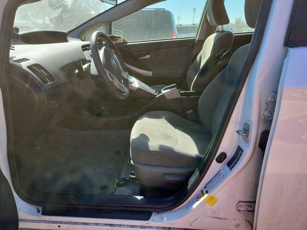 2015 TOYOTA PRIUS — DENT