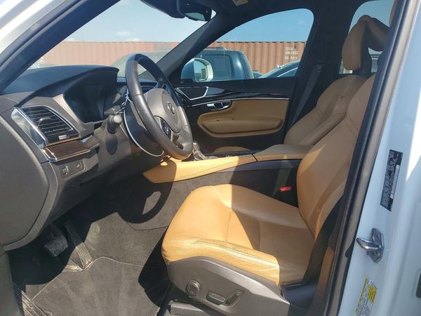 2017 VOLVO XC90