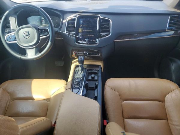 2017 VOLVO XC90