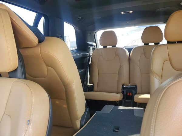 2017 VOLVO XC90