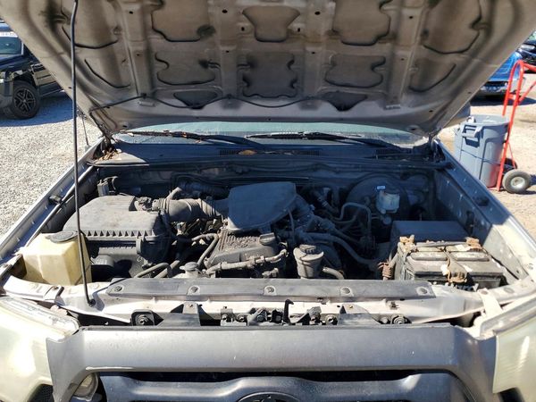 2013 TOYOTA TACOMA Delux — Engine bay