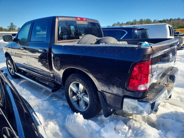 2017 RAM 1500 SLT CREW CAB 4X4