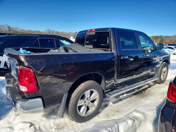 2017 RAM 1500 SLT CREW CAB 4X4