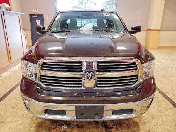 2017 RAM 1500 SLT CREW CAB 4X4