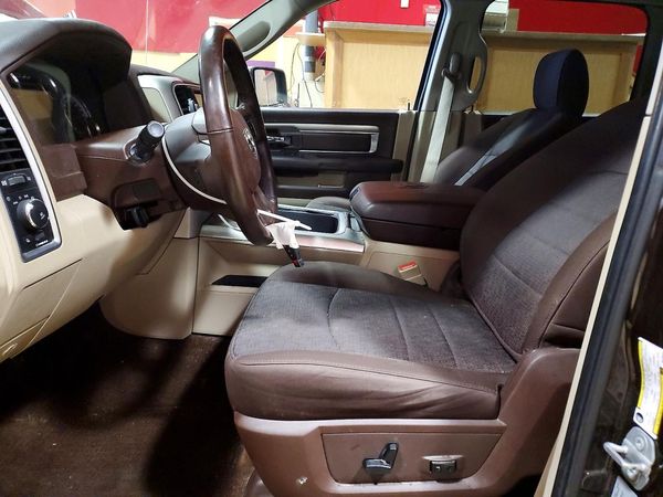 2017 RAM 1500 SLT CREW CAB 4X4
