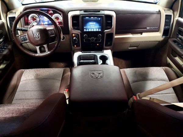 2017 RAM 1500 SLT CREW CAB 4X4