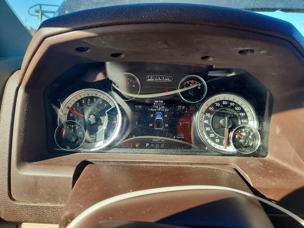 2017 RAM 1500 SLT CREW CAB 4X4