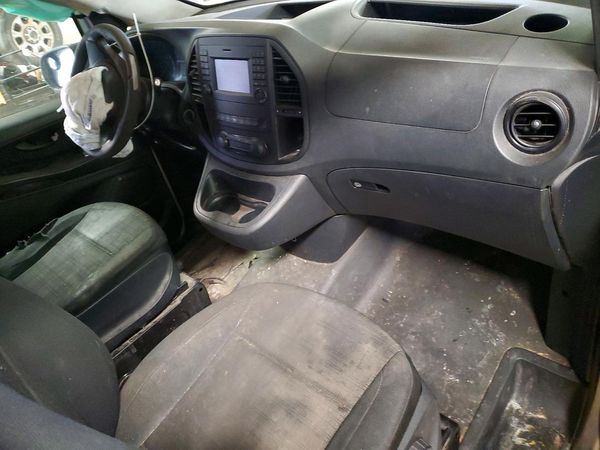 2016 MERCEDES-BENZ METRIS