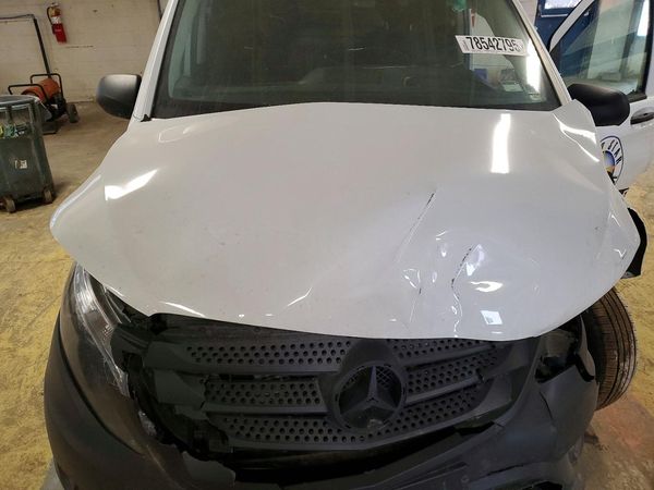 2016 MERCEDES-BENZ METRIS